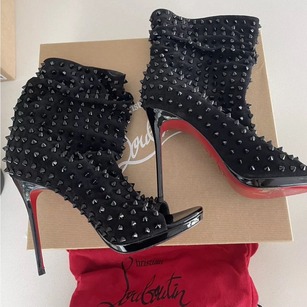Christian Louboutin Guerilla Black/Black Studded Suede 39 - Picture 4 of 6